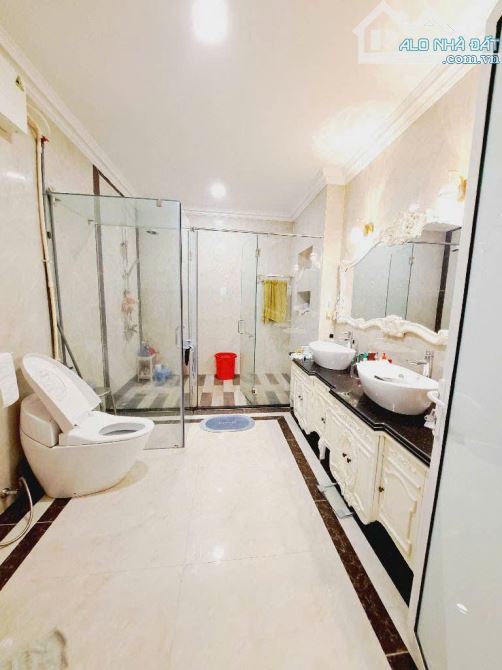 BÁN LÂU ĐÀI 325m2 - KHU CMT8 - 11x36, 5 TẦNG - GIÁ 69 TỶ - 4