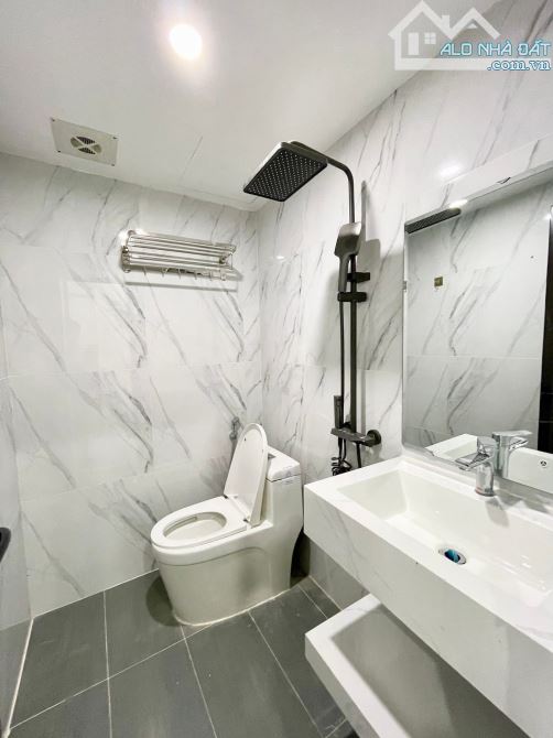 BÁN CCMN CẦU GIẤY 65m2x6T THANG MÁY - 22.5 TỶ - ÔTÔ ĐỖ CỬA - PCCC ĐẦY ĐỦ - DÒNG TIỀN KHỦNG - 4