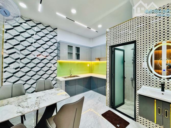 Bán nhà 32m2 gần ngay công viên Làng Hoa. 3 tầng, 2 phòng ngủ - 4