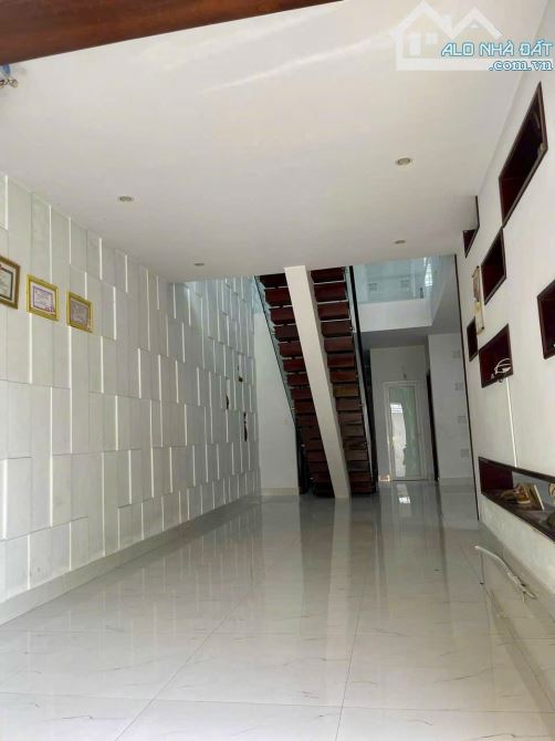 BÁN NHÀ 3 TẦNG MẶT TIỀN ĐỒNG KHỞI SIÊU VIP - NGAY TRUNG TÂM THÀNH PHỐ HUẾ - 4