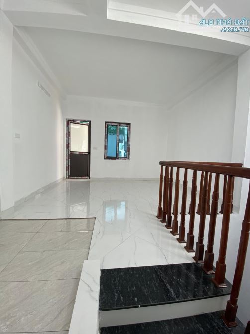 Chính chủ gửi bán nhà La Phù, ô tô đỗ cổng, tiện ích ngập tràn dt 37m2 x 5 tầng x giá: 4.6 - 4