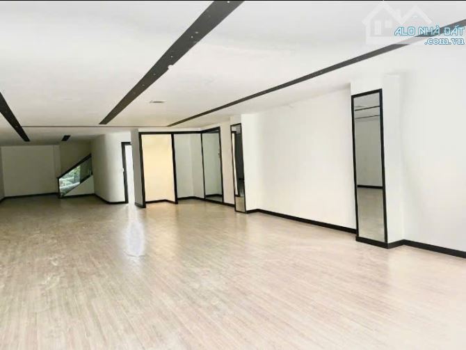 Top nhà vị trí đẹp 7.2 x 24m 1 trệt 3 lầu Hai Bà Trưng Q3 TP.HCM - 4