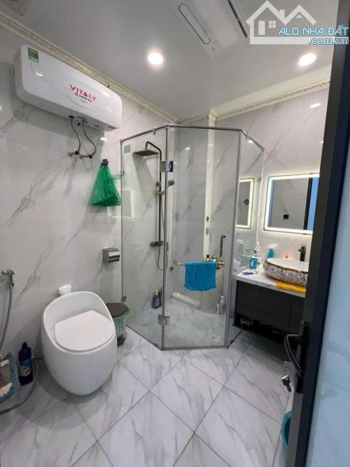 Bán nhà Hoàng Quốc Việt 35m2*5T, ngõ to rộng, nhà đẹp, gần phố, dân trí cao, 8.3 tỷ - 4