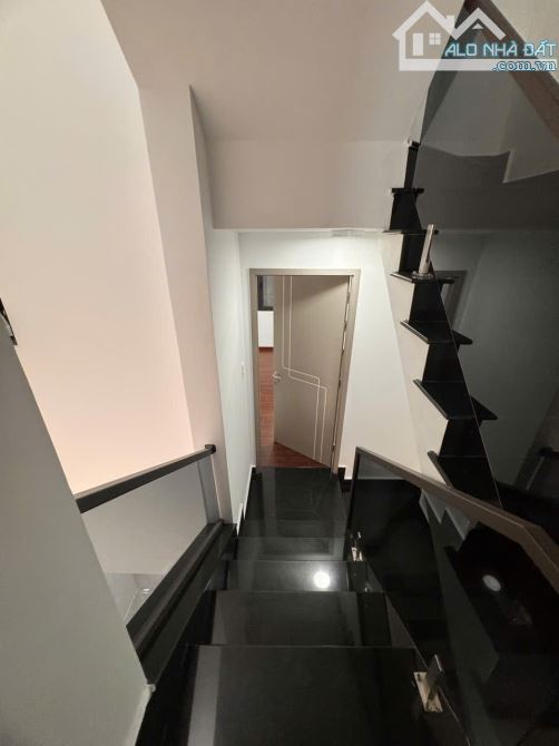 Chính chủ cần bán gấp căn nhà phố 1 trệt 3 lầu tại hẻm xe hơi, vị trí đẹp, giá tốt - 4