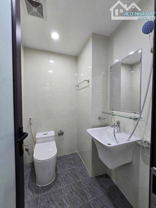 Toà CHDV Giang Văn Minh, 70m2*7T, MT 6M, 18 phòng KK, ngõ KD, ô tô, đủ PCCC, Dtien 7%/năm - 4