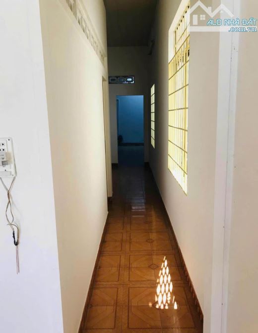 NHÀ CẤP 4 KHU PHỐ CỔ QUANG TRUNG - CÁCH CHỢ BMT CHỈ 500M - HẺM ÔTÔ THÔNG TỨ HƯỚNG - 4