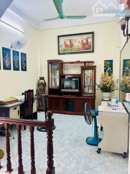 BÁN GẤP NHÀ VŨ HỮU THANH XUÂN 38m2, 4 TẦNG MẶT TIỀN 3,3m GIÁ  8.2 TỶ - 4