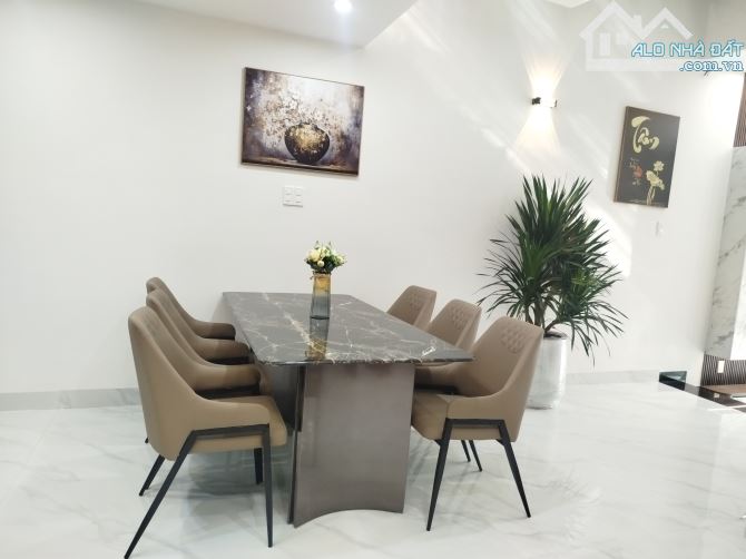 BÁN NHÀ 3 TẦNG,SẴN NỘI THẤT SANG TRỌNG Ở NGAY GIÁ TỐT - 4