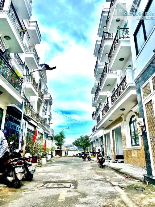BÁN NHÀ ĐẸP 3,5 TẦNG SHR HIỆP THÀNH Q12 HẺM XE HƠI 7 MÉT GIÁ CHỈ 4,98 TỶ - 4