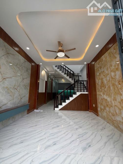 Nhà 2 Tầng Dĩ An, 67m2, Xe hơi Tránh, SHR, chỉ 4 tỷ - 4
