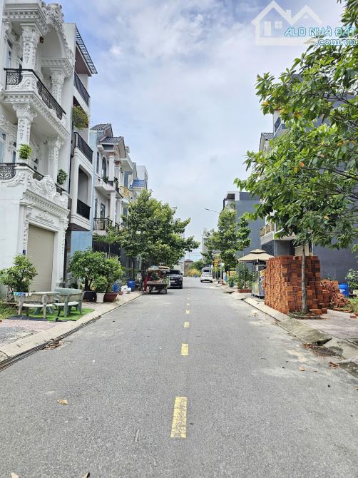 Bán nhà 1 trệt 2 lầu gần ngã tư Miếu Ông Cù, p.Bình Chuẩn, Tp.Thuận An chỉ 3tyy900TL M7635 - 4
