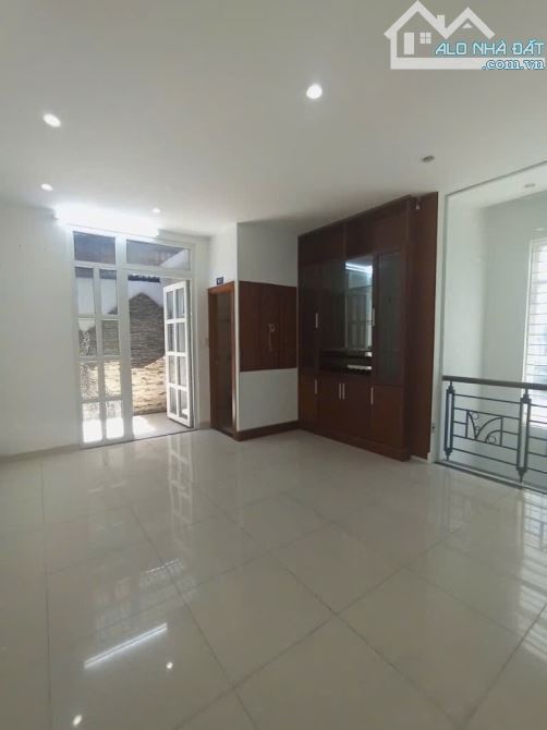 MẶT TIỀN LÊ VĂN THỊNH – NỞ HẬU - 1 HẦM + 6 TẦNG KIÊN CỐ – DT 163,3M² - 4