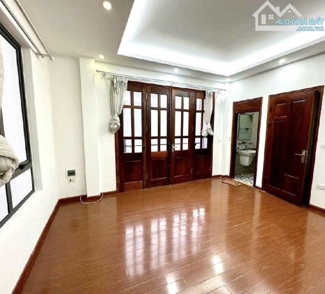 Bán nhà cạnh Vincom Nguyễn chí Thanh. 50m2. Lô góc. ô tô tránh kinh doanh. Giá 19.8 ty - 2
