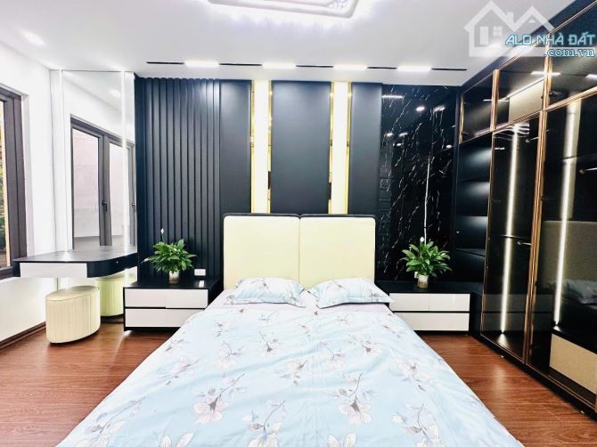 HIẾM- NHÀ ĐẸP  TRUNG TÂM CẦU GIẤY 35M - MT 3.8M- 5 TẦNG- NHỈNH 8 TỶ - PHẢI THẬT NHANH. - 4