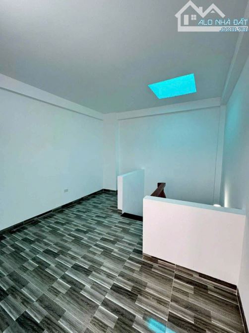 Cho thuê nhà phố Đông Thiên, phường Vĩnh Hưng, Hoàng Mai. DT 30m x 5 tầng, giá 10tr - 4