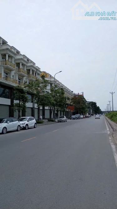 Bán chung cư An Quý Hưng Long Biên 68 mét? 2 ngủ, 2 vệ sinh, căn góc 4 tỷ nhỉnh - 4