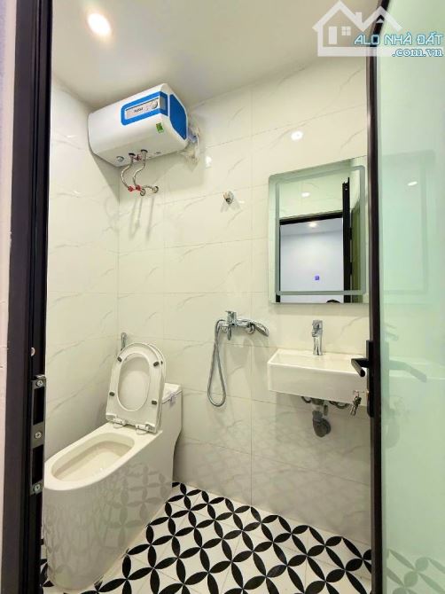 TẬP THỂ NGHĨA TÂN CẦU GIÂY DT 81M 2 NGỦ 2 WC GIÁ 3 TỶ 950 - 4
