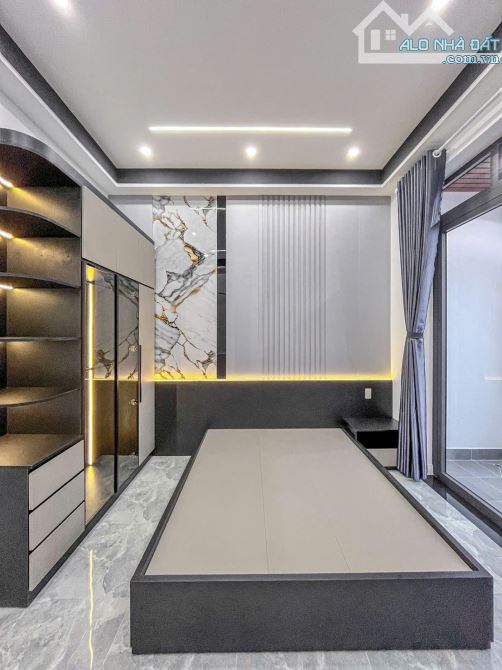 BÁN NHÀ TRỆT LẦU MỚI XÂY HIỆN ĐẠI CÓ SÂN ĐẬU ĐƯỢC Ô TÔ GẦN CHỢ BÀ BỘ - 5