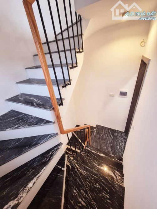 💥 LÔ GÓC CỰ KHỐI – NHÀ 5 TẦNG ĐẸP HIẾM 💥 📏 33m² – Mặt tiền 4m – 2 mặt thoáng, sáng tràn - 5