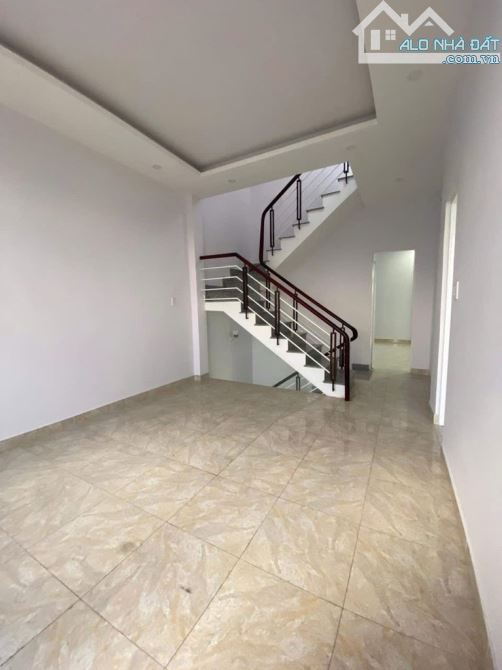 Bán Nhà Dĩ An, 105m2 x 4tầng, Xe Hơi Thông, Sổ Hồng Riêng, Chỉ 5 tỷ x - 5