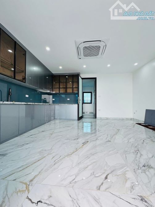 Bán nhà mặt phố - Sài Đồng - Long Biên - DT 70m 7t - 5