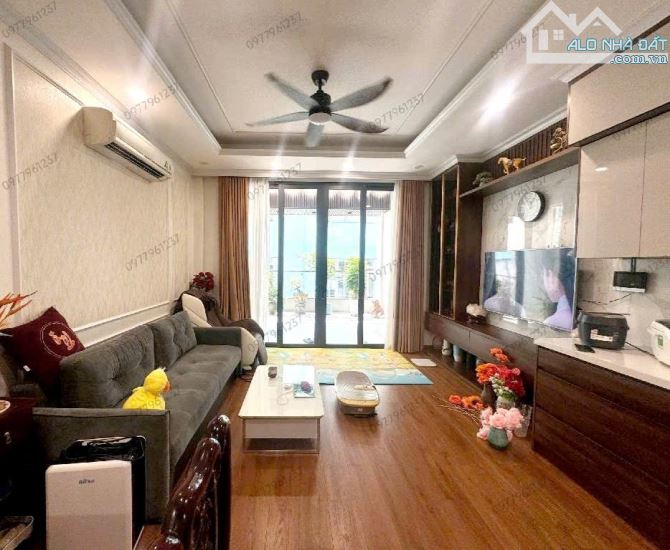 BÁN NHÀ CẦU GIẤY 61m2 × 6T THANG MÁY. MẶT NGÕ - 2 Ô TÔ TRÁNH + GARA 2 Ô TÔ - 5