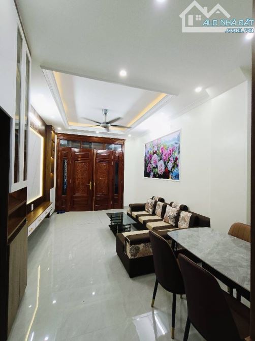 HIẾM - LÔ GÓC - NGÕ THÔNG TỨ TUNG - Ô TÔ ĐỖ CỔNG - SĐCC - SẴN GPXD - FULL NỘI THẤT - 5