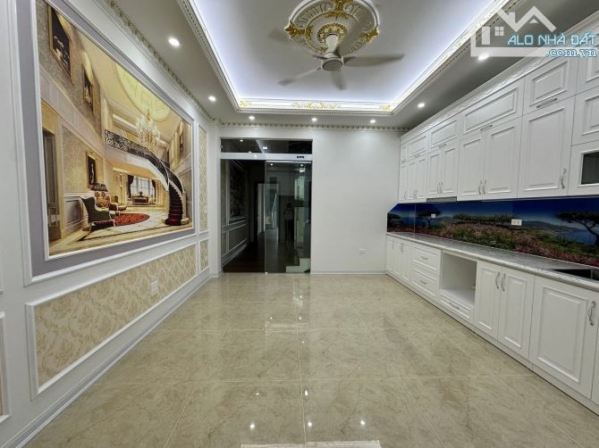 BÁN NHÀ PHÂN LÔ PHÙNG CHÍ KIÊN – 66M², 6 TẦNG, THANG MÁY, 2 Ô TÔ VÀO NHÀ – 35 TỶ - 5