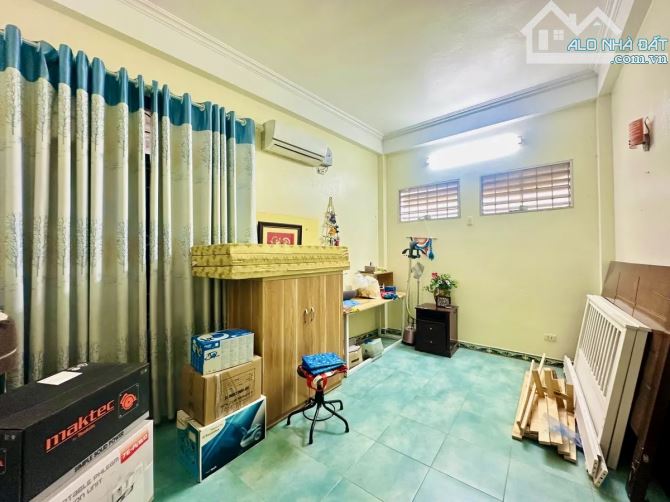Bán Nhà Phân Lô Hoàng Cầu 48m² - Nhà Dân Xây - 3 Mặt Thoáng - 20m Ra Ô Tô - Sổ Đỏ Nở Hậu - 5