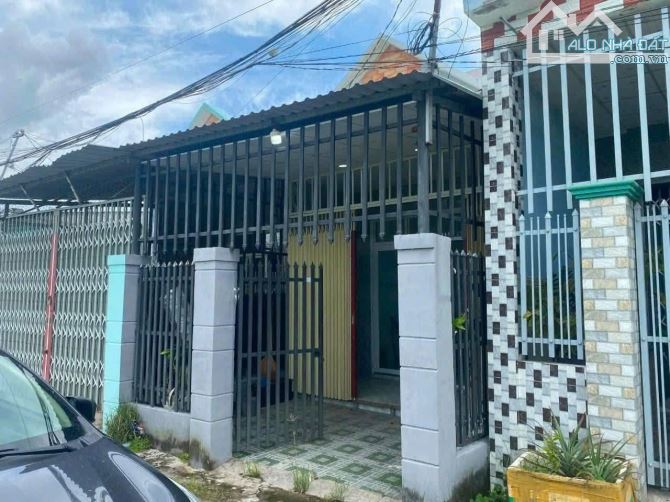 950TR Hàng chuẩn sổ hồng riêng ngay Bà Điểm cần bán gấp căn nhà 70m2 - 5
