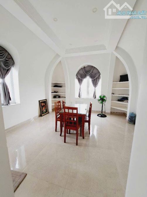 BÁN LÂU ĐÀI 325m2 - KHU CMT8 - 11x36, 5 TẦNG - GIÁ 69 TỶ - 5