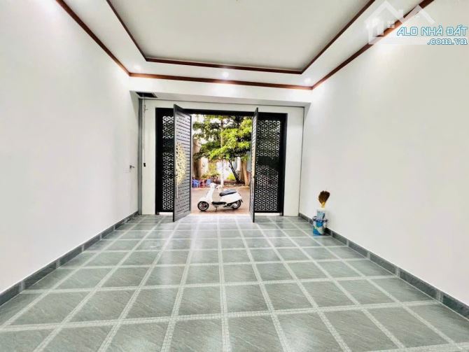 Cần tiền trả nợ bán gấp nhà còn mới 108m2 ở Hóc Môn giá 930 triệu.  Vị trí: nhà nằm ở đườn - 5