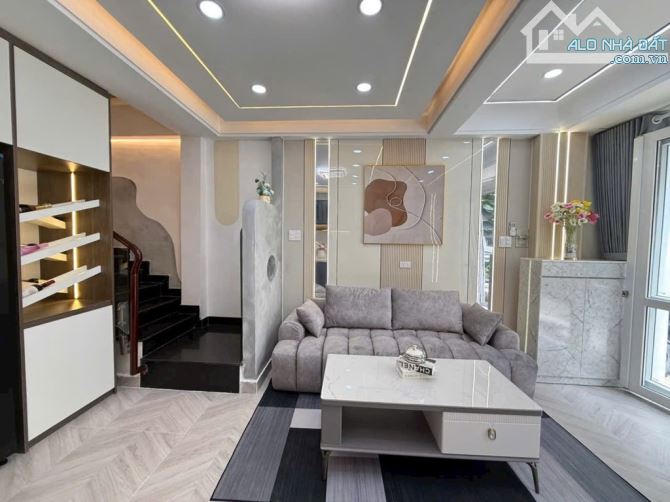 Nhà Phường 3 Quận Gò Vấp 4 tầng 3 phòng ngủ hẻm xe hơi 4n bao thủ tục sang tên giá 5,49 tỷ - 5