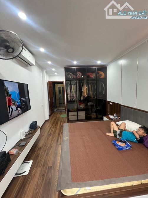 Chính chủ bán nhà Lạc Long Quân, thang máy, gara ô tô, gần phố - 5