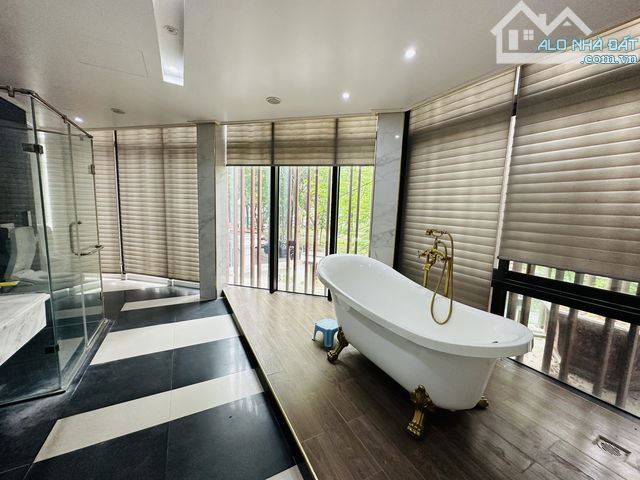 Bán biệt thư sân vườn quận Cầu Giấy, nội thất nhập khẩu, DT 268.5m2 5T, ở kết hợp vp, 74tỷ - 5