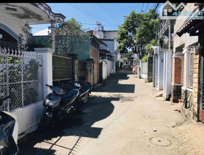 NHÀ CẤP 4 KHU PHỐ CỔ QUANG TRUNG - CÁCH CHỢ BMT CHỈ 500M - HẺM ÔTÔ THÔNG TỨ HƯỚNG - 5