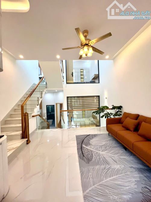 💥Nhà 2 Mê Lệch Tầng,Mới,5*15,7m, nở hậu 5,3m,hẻm Đinh Tiên Hoàng,Đường Thăng Long thông X - 5