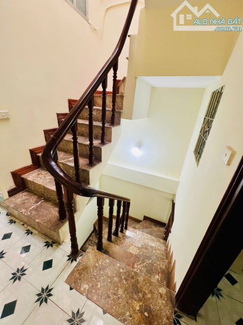 BÁN GẤP NHÀ VŨ HỮU THANH XUÂN 38m2, 4 TẦNG MẶT TIỀN 3,3m GIÁ  8.2 TỶ - 5
