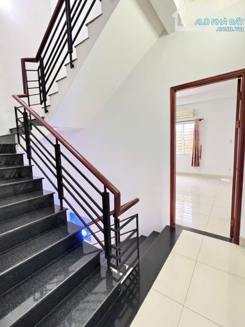 Có ngay nhà mới chỉ 8,5 Tỷ- Ngay Chợ Bà Chiểu - Bình Thạnh- 4,5 x 20- 3 tầng- 5phòng - 5