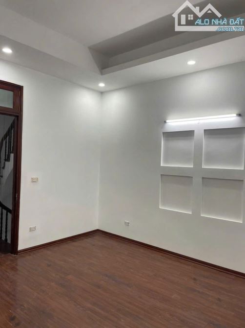 Cho thuê nhà ô tô, kd, vp, Nguyễn Khánh Toàn, Cầu Giấy, 80m2, 5 tầng, 42tr - 5