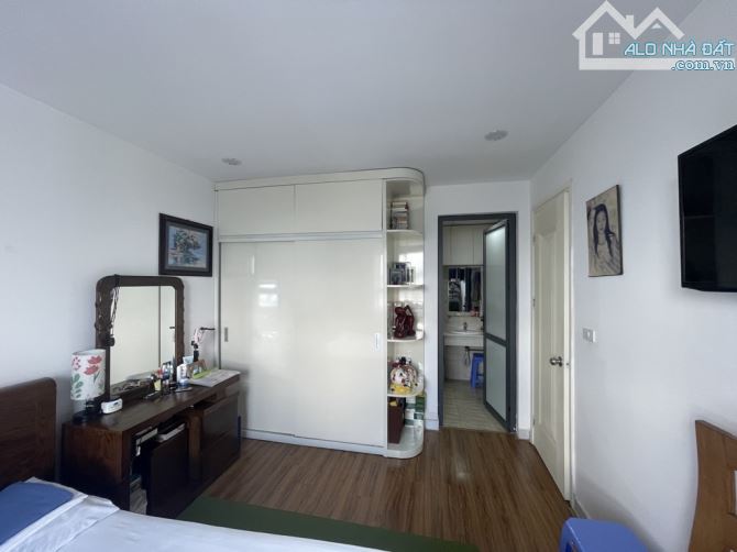 Bán căn hộ 70m2 Rice City Sông Hồng- Nội thất đẹp, nhà mới, view triển lãm-Chẵn 4 tỷ - 5