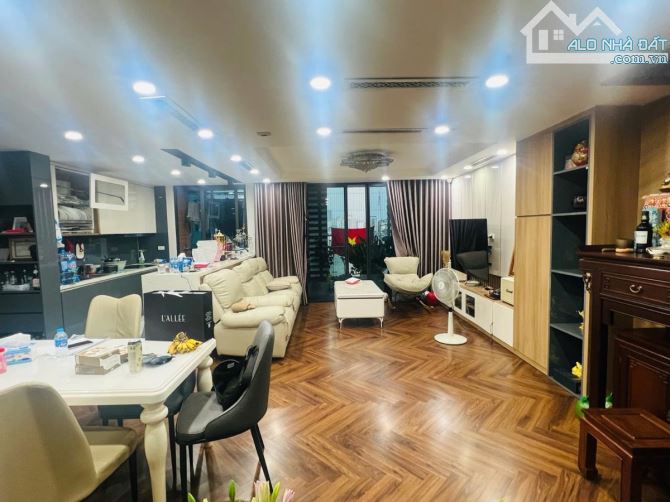 CĂN HỘ DUPLEX GOLDEN LAND 275 NGUYỄN TRÃI 4 PHÒNG NGỦ TUYỆT ĐẸP 120m 9.5 TỶ - 6