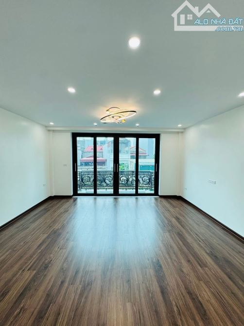 Bán nhà mặt phố - Sài Đồng - Long Biên - DT 70m 7t - 6