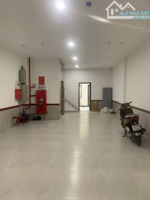 TOÀ CCMN ĐỘI CẤN 104M 8 TẦNG TNANH MÁY MT 6M TỔNG 22 PHÒNG DOANH THU 2TY/năm CHÍNH CHỦ BÁN - 6
