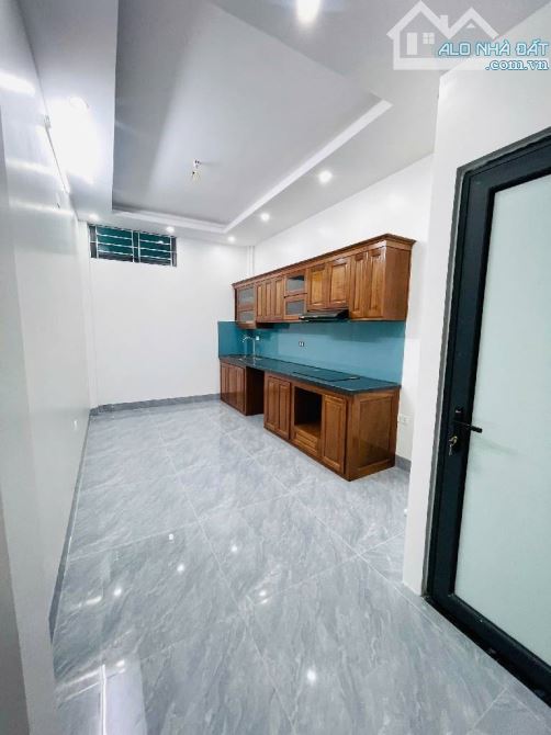 BÁN NHÀ PHÂN LÔ LẠC LONG QUÂN 55M * 6 TẦNG THANG MÁY Ô TÔ VÀO NHÀ - GẦN HỒ TÂY - 18 TỶ - 6
