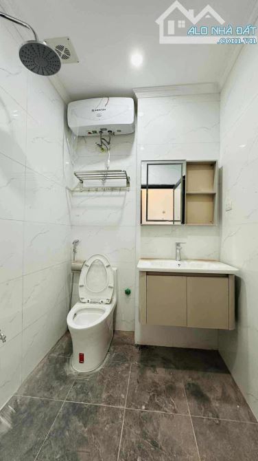 Bán nhà 5 tầng Thượng Thanh, xây mới, 60m2, có sân cổng để xe, gần ô tô, giá nhỉnh 6 tỷ - 6