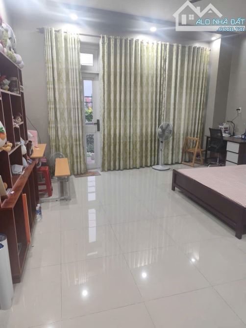 MÌNH BÁN NHÀ LẦU MTKD NGAY ĐẠI HỌC ĐỒNG NAI DOANH THU 120TR/ THÁNG - 6