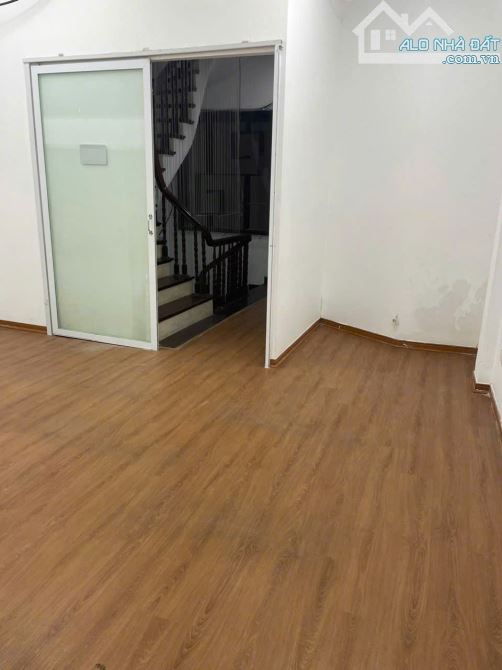 Cho thuê nhà ô tô, kd, vp, Nguyễn Khánh Toàn, Cầu Giấy, 80m2, 5 tầng, 42tr - 6