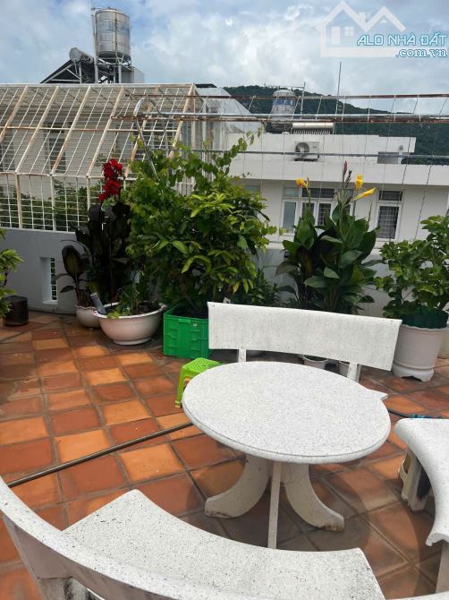 🚗 Bán nhà 1 trệt 3 lầu – 4PN, 5WC, sân rộng – hẻm ôtô Bà Huyện Thanh Quan - 140m² – 8.7tỷ - 7