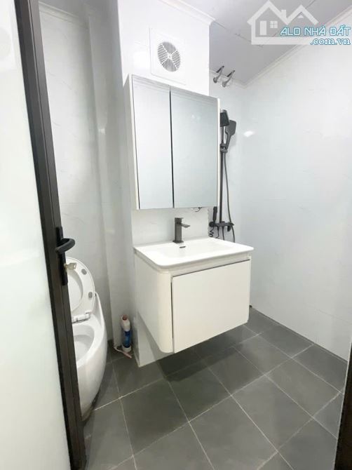 B.Á.N NHÀ SÁT LAI XÁ, Ô TÔ TRÁNH, THANG MÁY NHẬP , Ở VÀ KINH DOANH TỐT 43M2, 9 TỶ 39 - 7